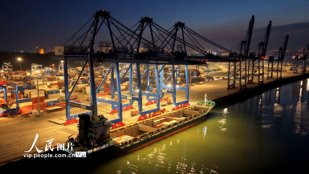 福建泉州:港口燈火通明生產忙【4】
