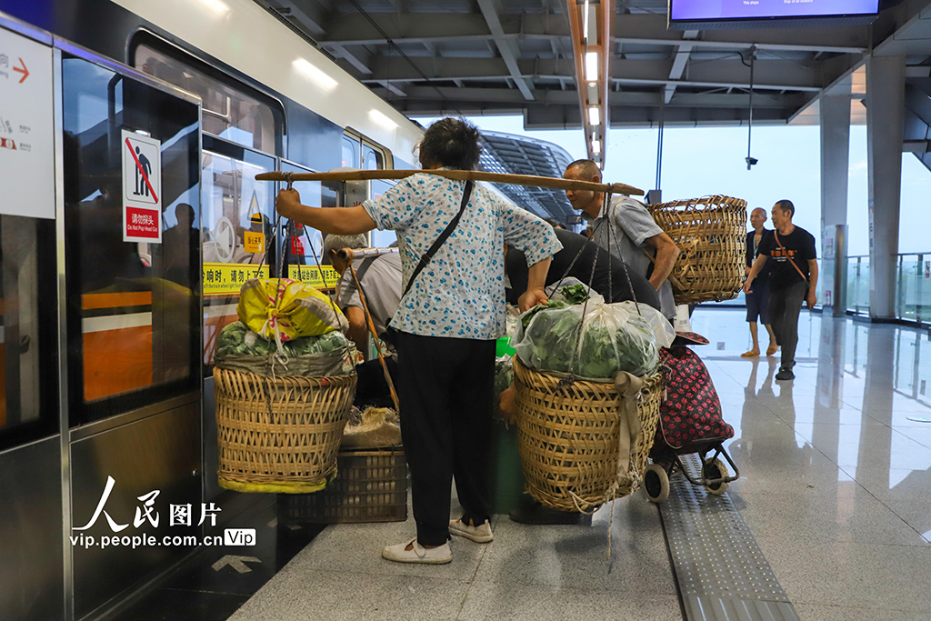 重慶:“背簍專線”惠民生【2】