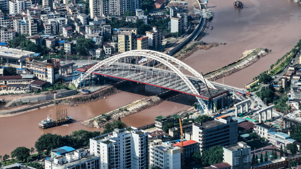 這是建設中的欽州一橋（8月24日攝，無人機照片）。