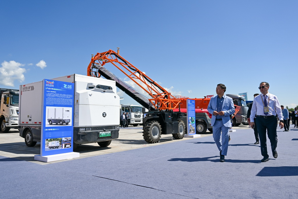 8月25日，參會人員在第五屆中國—蒙古國博覽會上參觀。