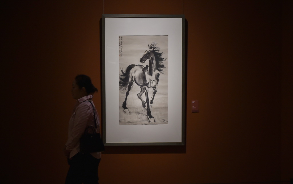 這是8月25日在中國美術館拍攝的徐悲鴻創作的《戰馬》。新華社記者 魯鵬 攝