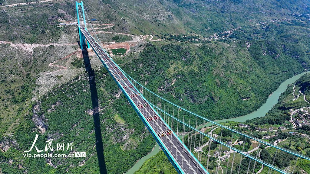 貴州:花江峽谷大橋進行96輛車靜載試驗【3】