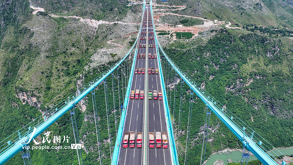 貴州:花江峽谷大橋進行96輛車靜載試驗【4】