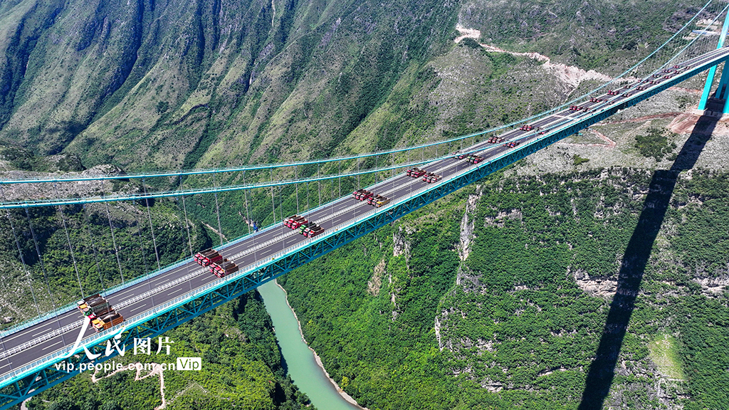貴州:花江峽谷大橋進行96輛車靜載試驗【5】