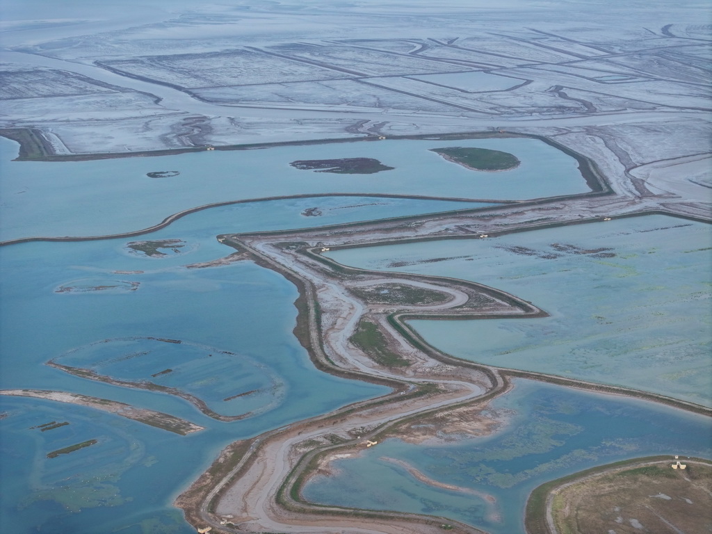 8月25日拍攝的川水灣（無人機照片）。