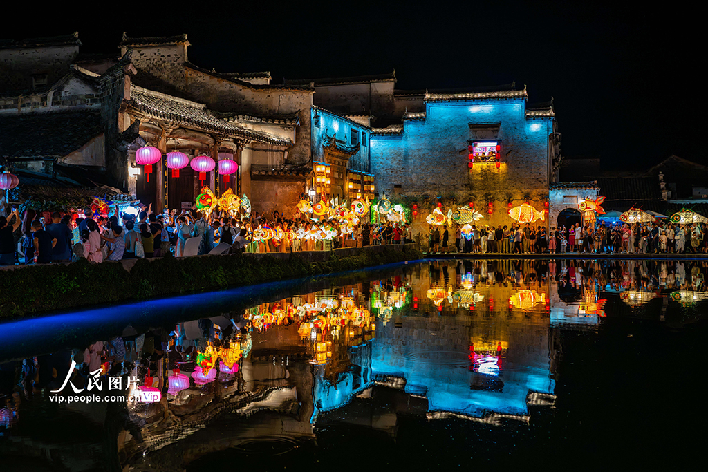 安徽黟縣:魚燈巡游鬧古村【3】