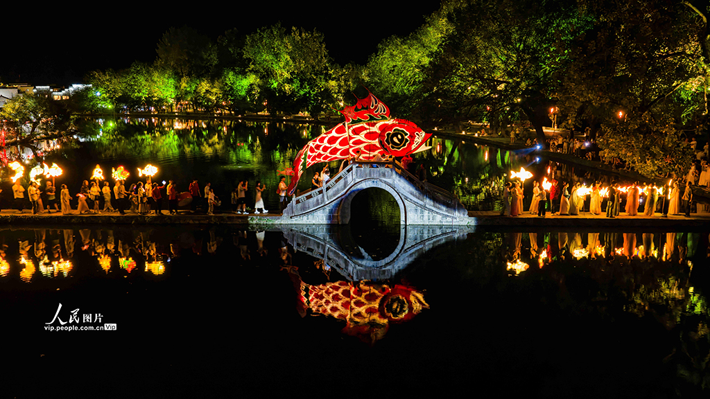 安徽黟縣:魚燈巡游鬧古村【5】