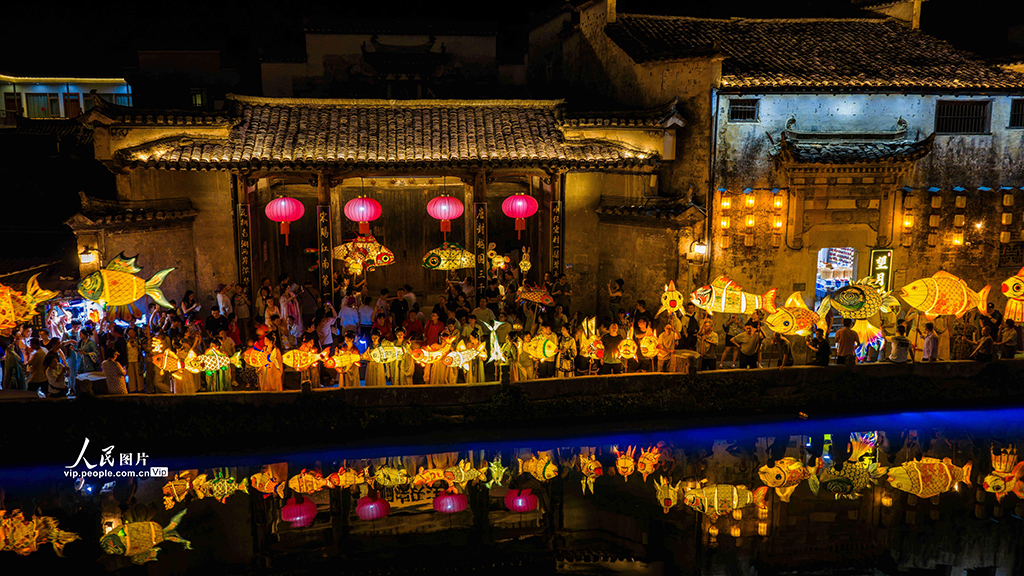 安徽黟縣:魚燈巡游鬧古村【7】