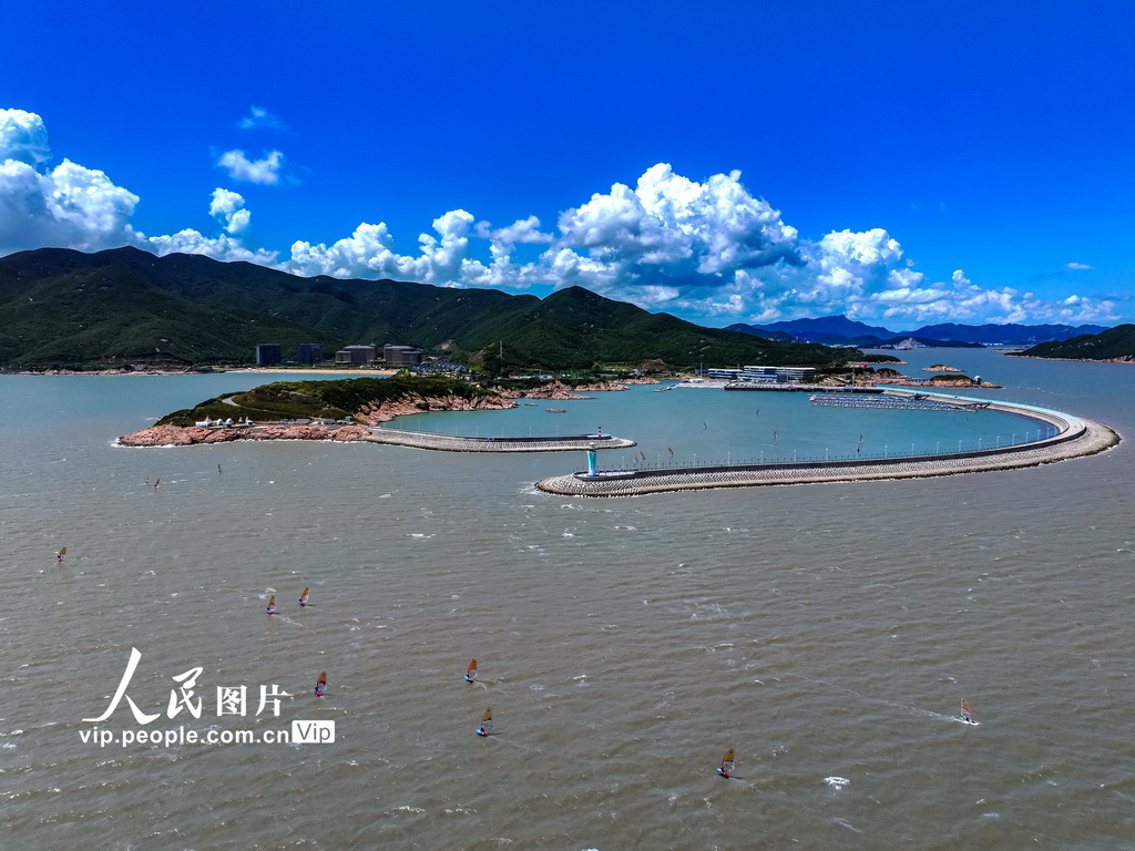 2025年8月30日拍攝的2025年浙江省青少年帆船帆板錦標賽現場。