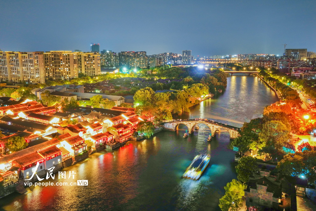 浙江杭州:古運河畔活力四射
