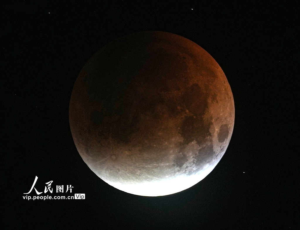 湖北武漢:天空上演月全食【2】