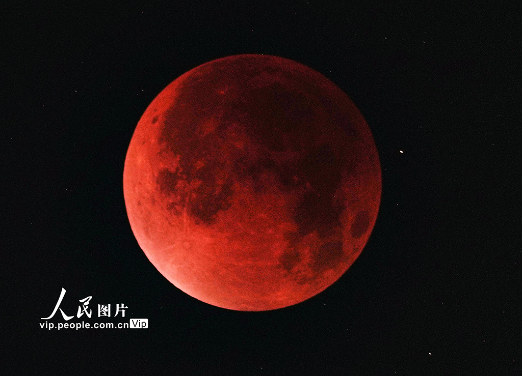 湖北武漢:天空上演月全食【3】