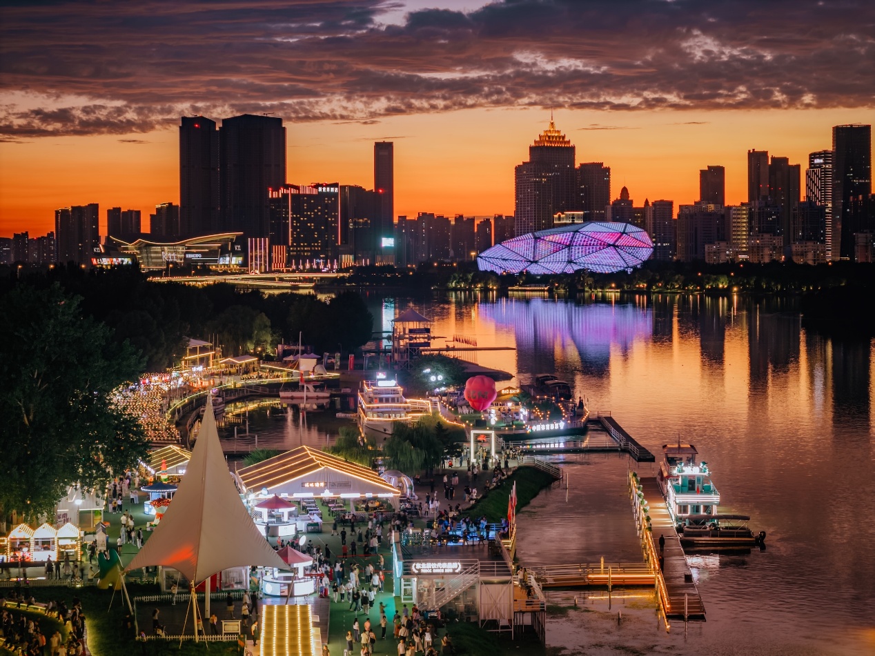 熱鬧的渾河外灘市集。