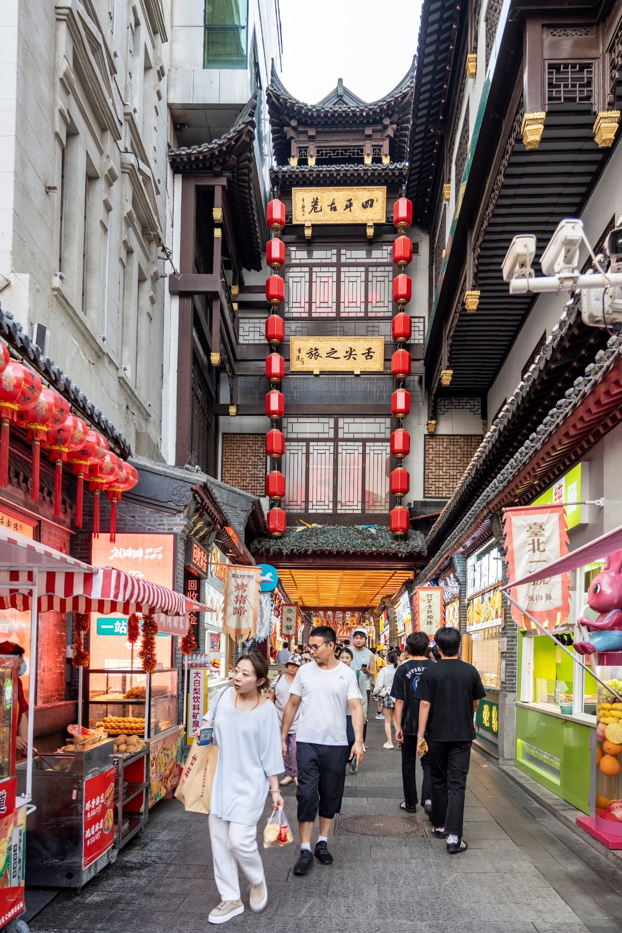 熱鬧的沈陽方城文化旅游區。王劍攝