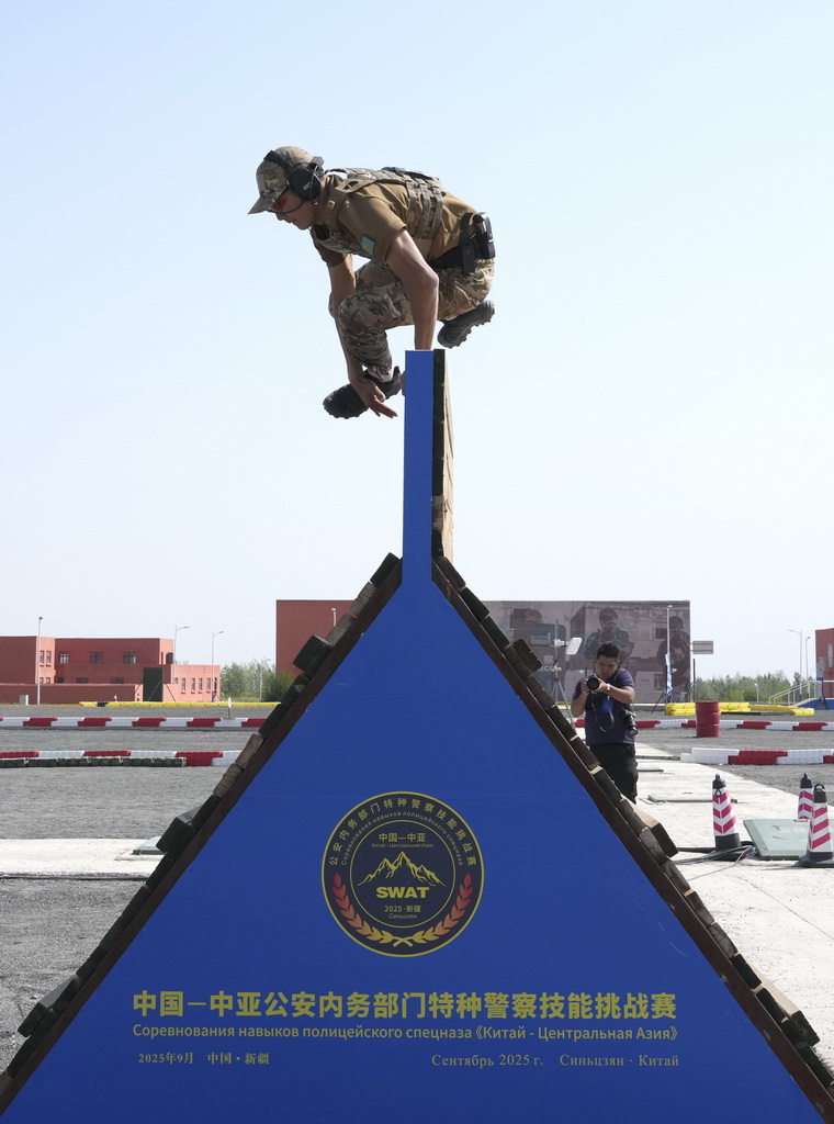 9月8日，哈薩克斯坦參賽隊員在比賽中。