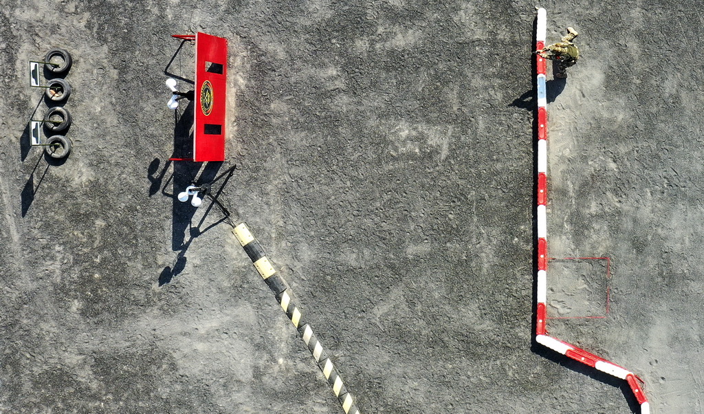 9月8日，吉爾吉斯斯坦參賽隊員在比賽中（無人機照片）。