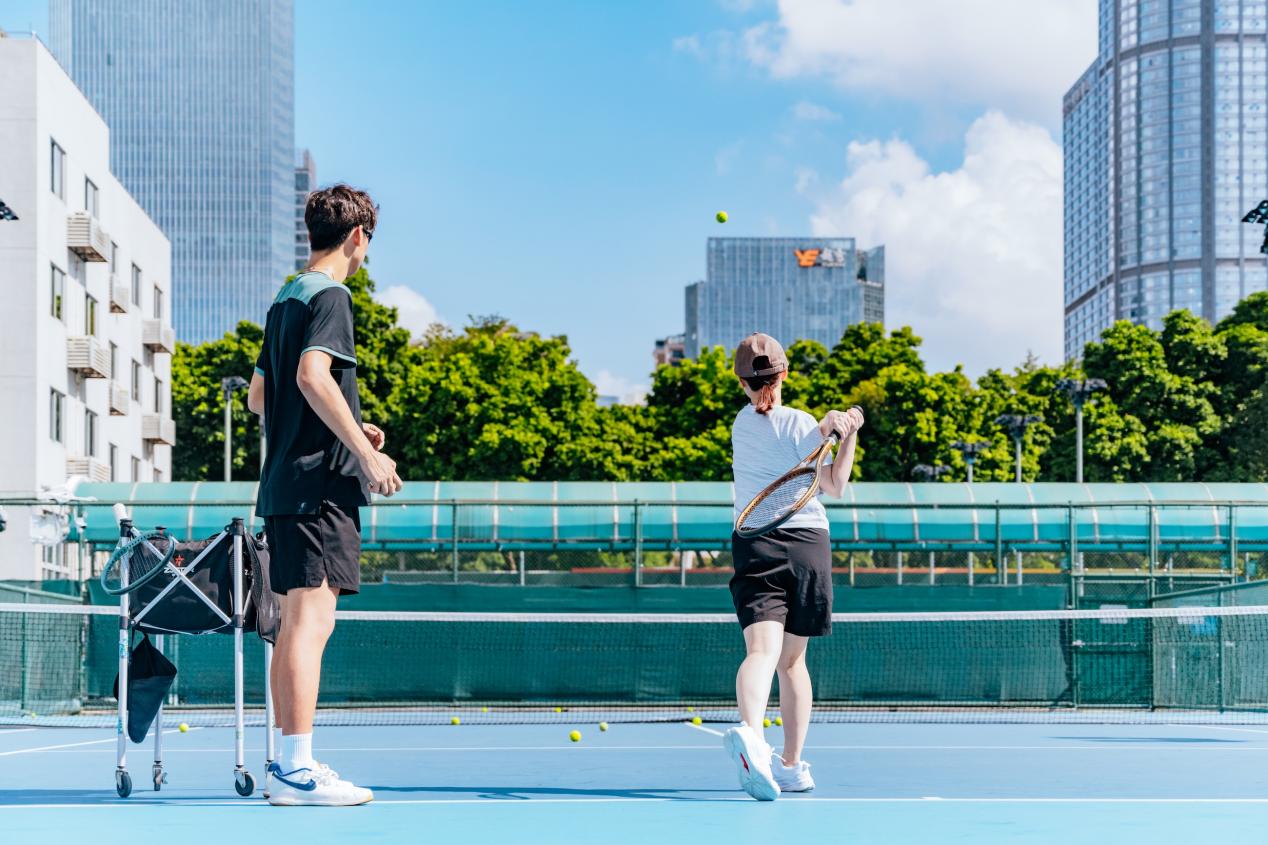 市民在天河體育中心鍛煉。邱活攝