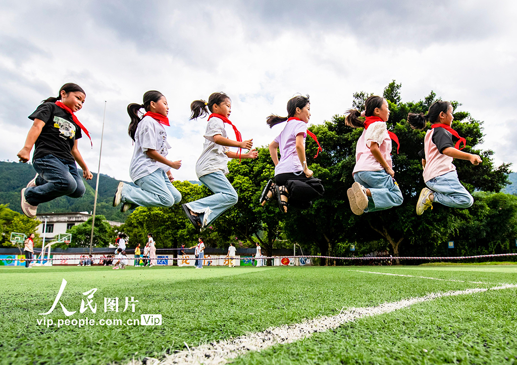 貴州從江:歡樂課間 快樂成長【3】