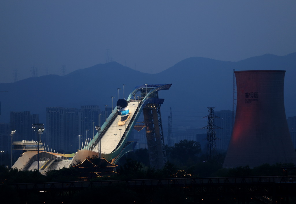 這是9月11日拍攝的首鋼園區夜景。新華社記者 張晨霖 攝