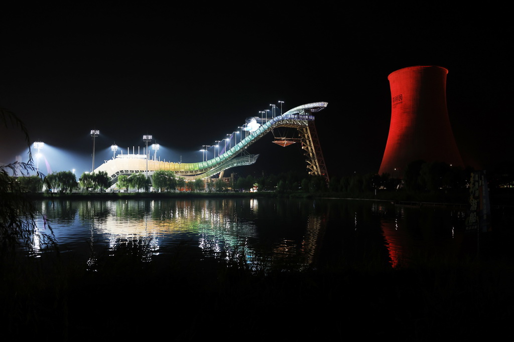 夜探服貿會“首鋼小鎮”