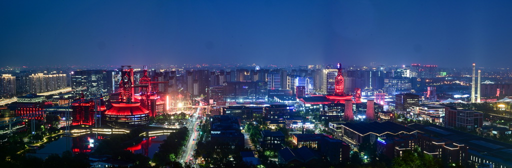 這是9月11日拍攝的首鋼園區夜景（拼接照片）。新華社記者 陳曄華 攝