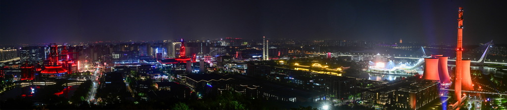 這是9月11日拍攝的首鋼園區夜景（拼接照片）。新華社記者 陳曄華 攝