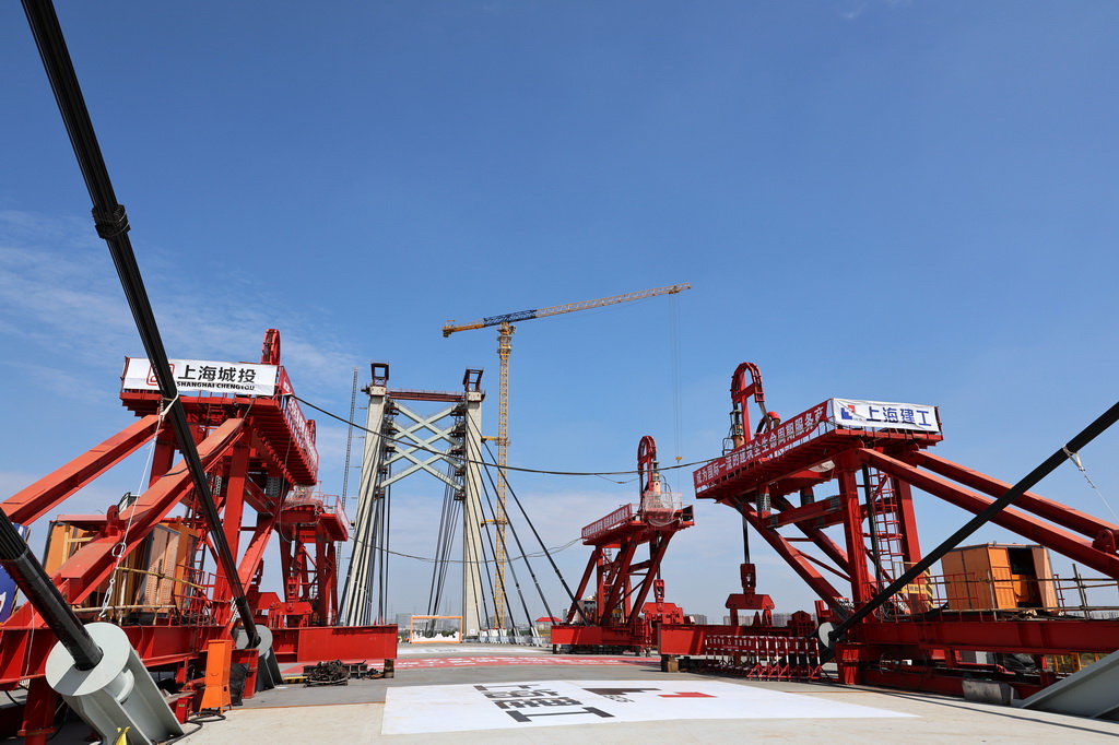 這是9月11日拍攝的嘉松公路越江新建工程主橋項目施工現場。