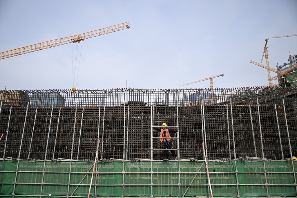 9月12日，工人在雄忻高鐵雄安地下段及相關配套工程四標段建設現場作業。