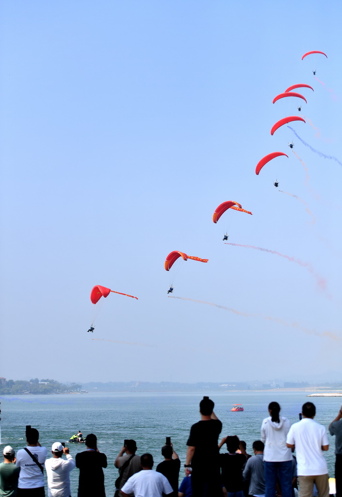 9月14日，游客在石家莊市元氏縣蟠龍湖景區游玩。