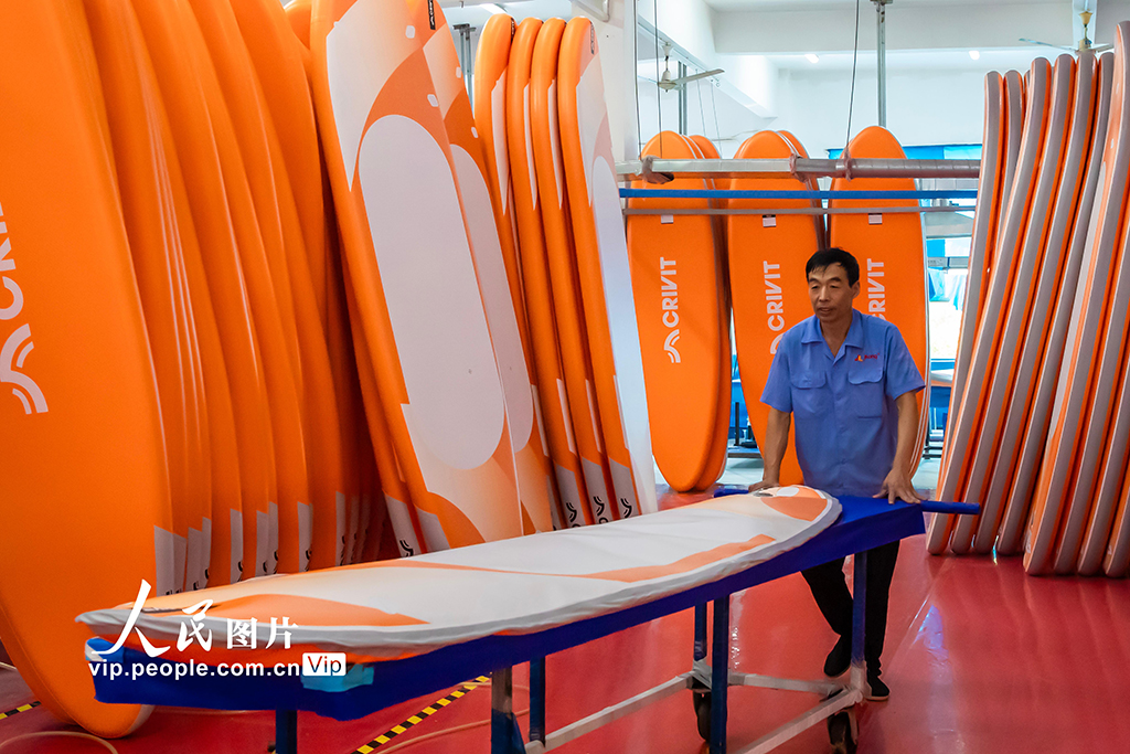 江蘇宿遷：趕制沖浪板訂單