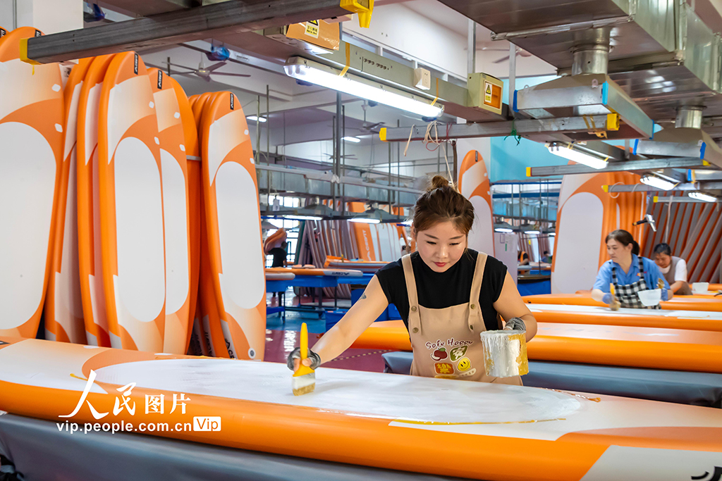 江蘇宿遷：趕制沖浪板訂單【2】