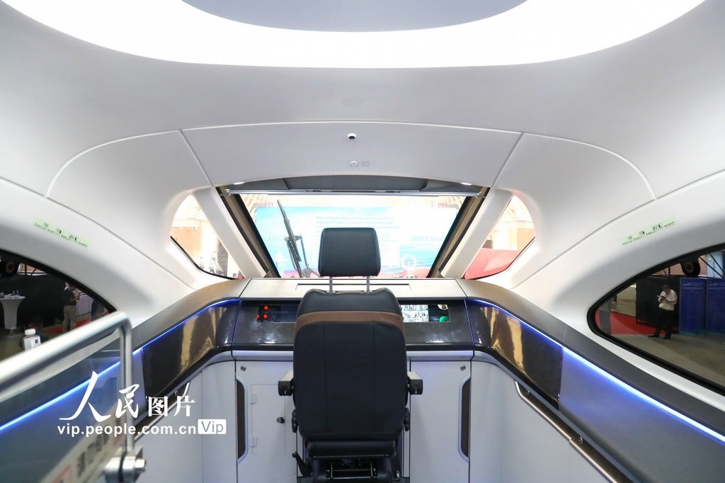 首列中國標準智能市域列車在青島亮相【2】