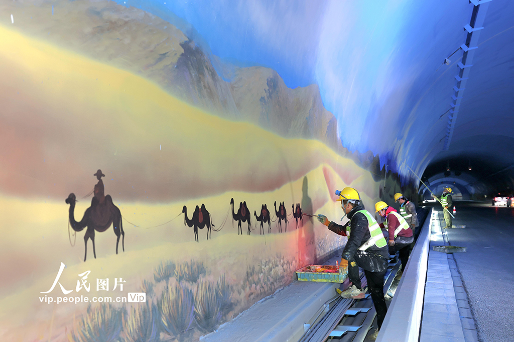新疆烏魯木齊:天山勝利隧道景觀帶施工忙【3】