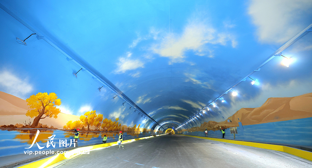 新疆烏魯木齊:天山勝利隧道景觀帶施工忙【5】