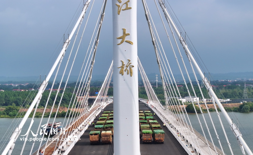 江西泰和:澄江大橋進行靜載試驗【2】