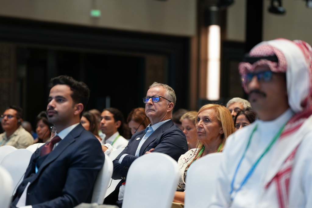 9月22日，代表出席第五屆世界生物圈保護區大會的論壇活動。