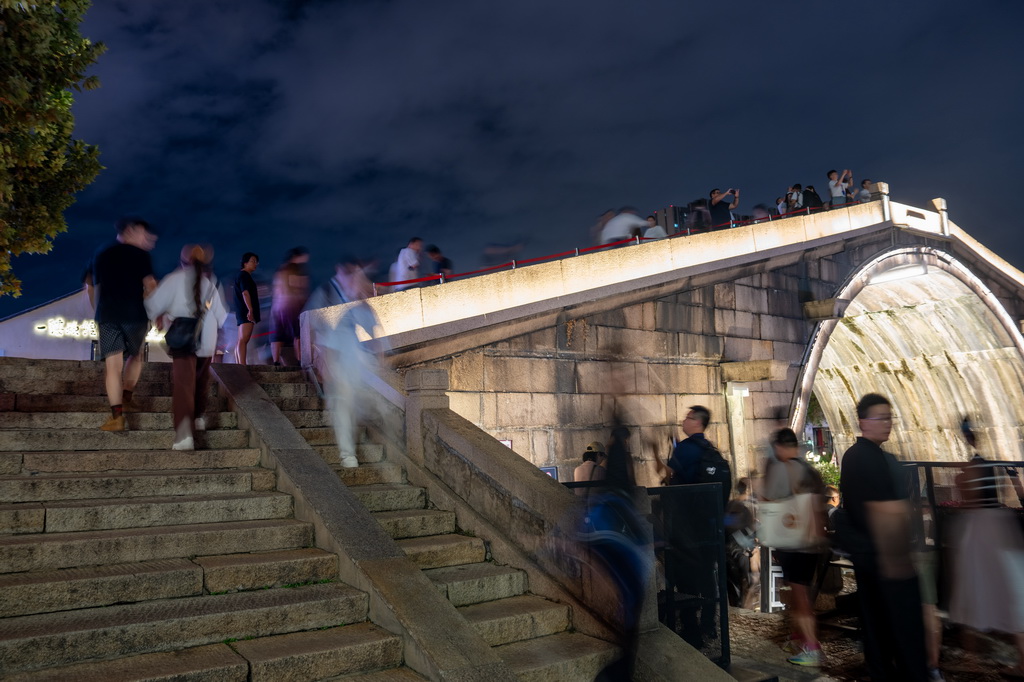 9月23日，游客在清名橋歷史文化街區參觀。