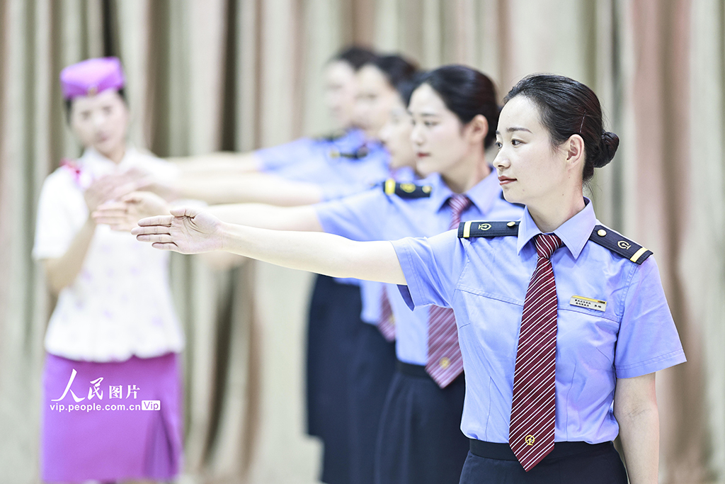 重慶:客運員開展服務禮儀培訓 備戰國慶假期【4】