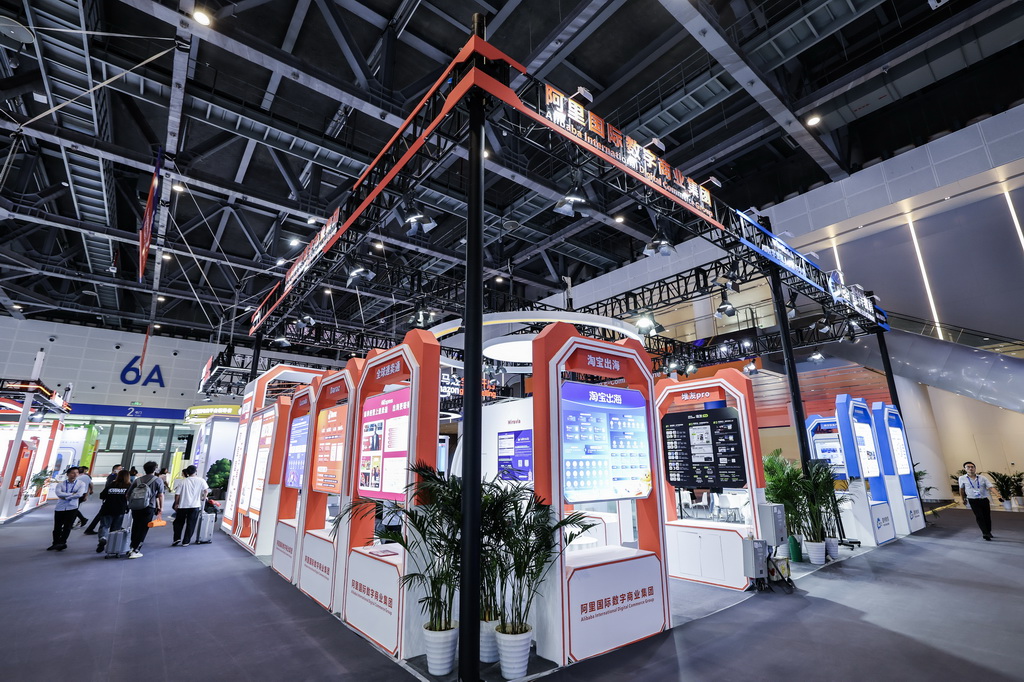 這是9月25日拍攝的第四屆全球數字貿易博覽會絲路電商展區一角。