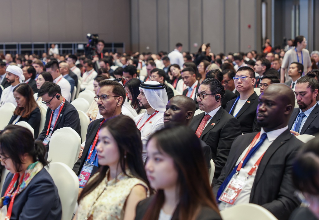 9月25日，中外嘉賓參加第四屆全球數字貿易博覽會啟動儀式。