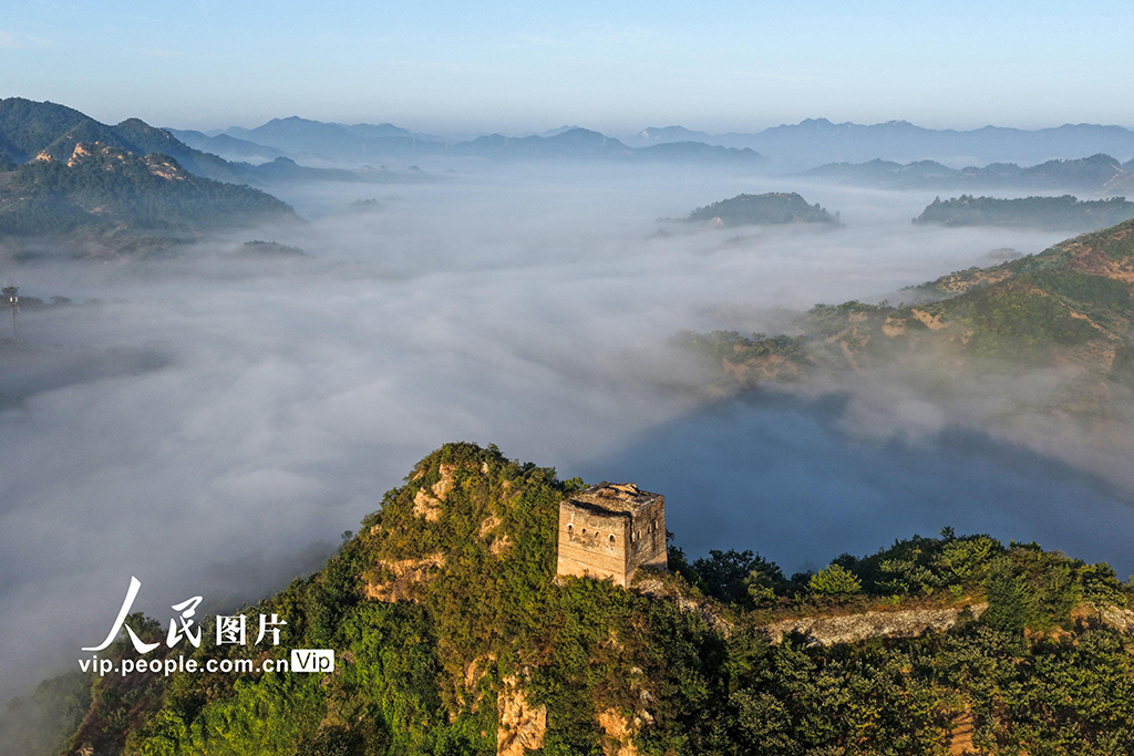 秋日長城壯美如畫