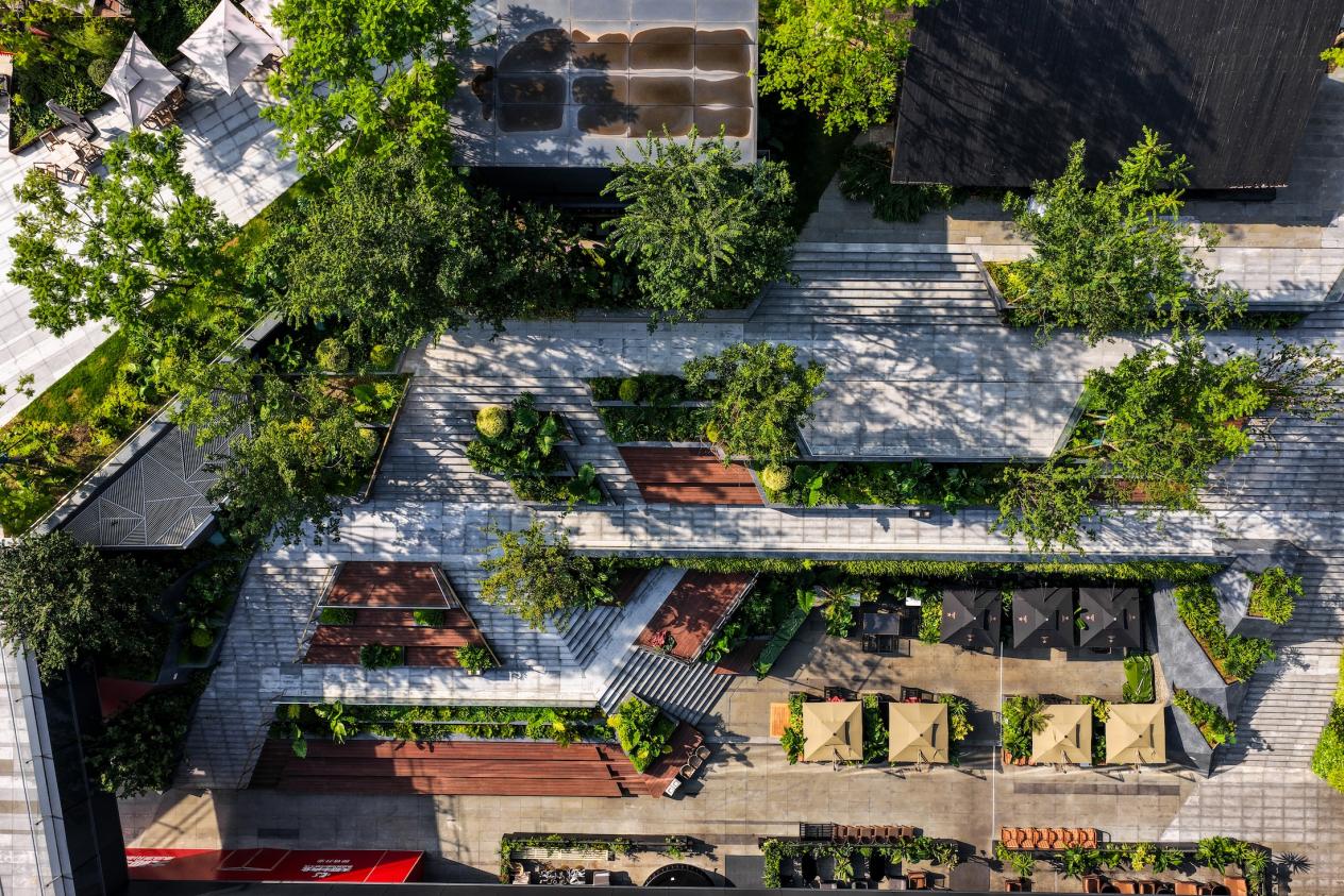 綠意盎然的成都保利時光里。陳柏全攝