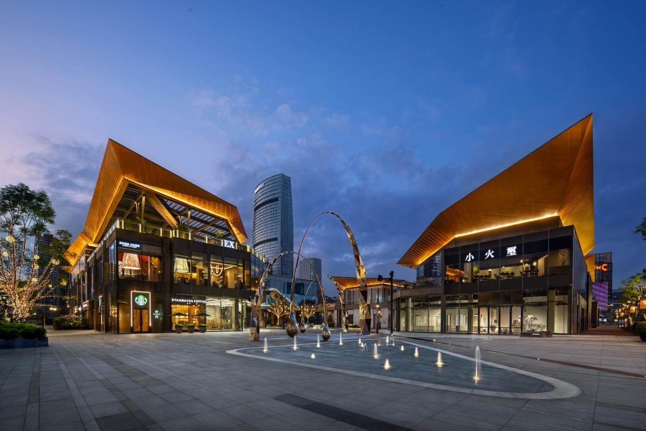 保利時光里有多種商業業態。陳萬財攝