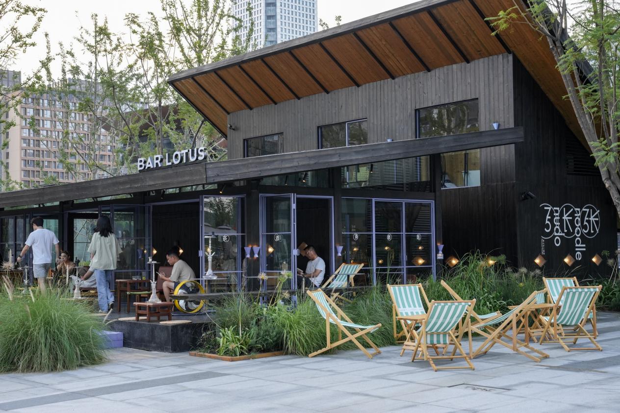 成都保利時光里是市民共享的“社交生活場”。陳柏全攝