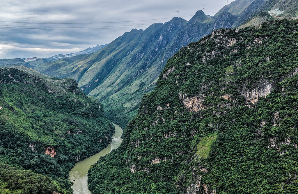 秋日峽谷景色美