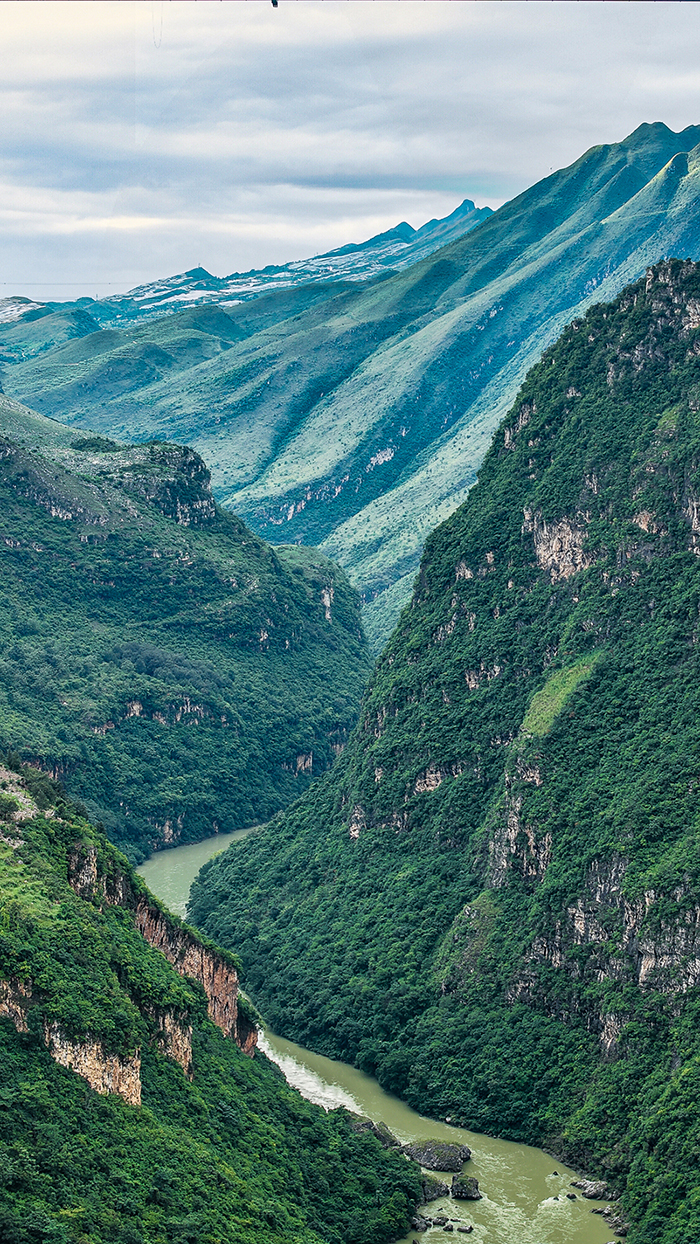 安順市關嶺布依族苗族自治縣花江大峽谷景區風光（9月27日攝，無人機照片）。