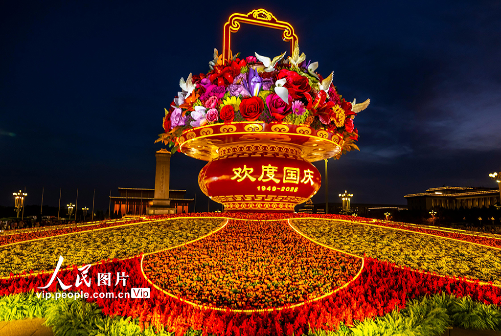 “祝福祖國”巨型花籃亮相天安門廣場【5】