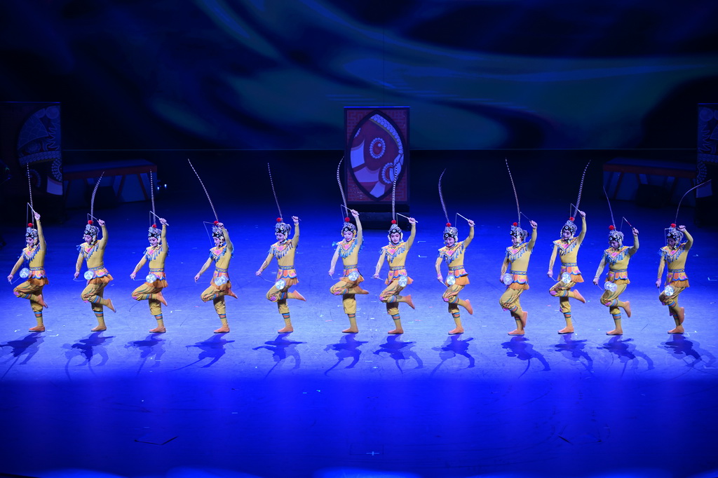 9月28日，演員在第二十屆中國吳橋國際雜技藝術節開幕式上表演。