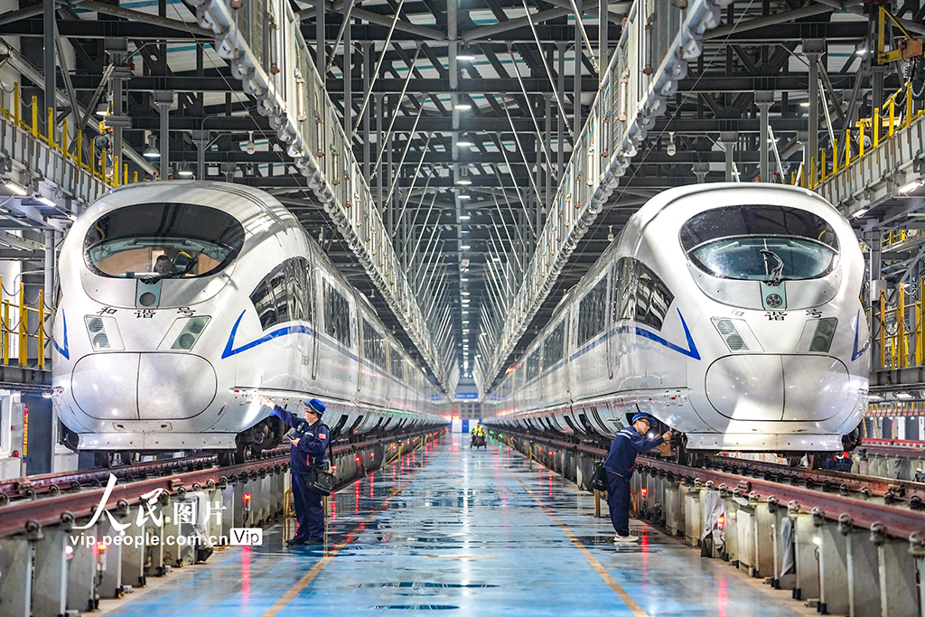河南鄭州：檢修動車保障“雙節”運輸安全