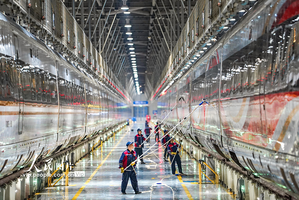 河南鄭州：檢修動車保障“雙節”運輸安全【4】